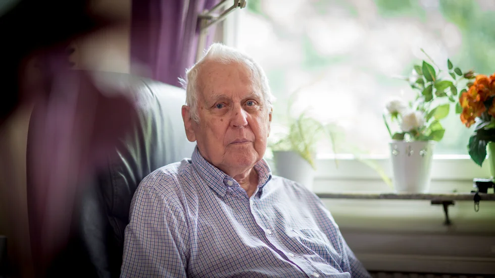 Arne Karlsson, 95 år, nekas plats på äldreboende.