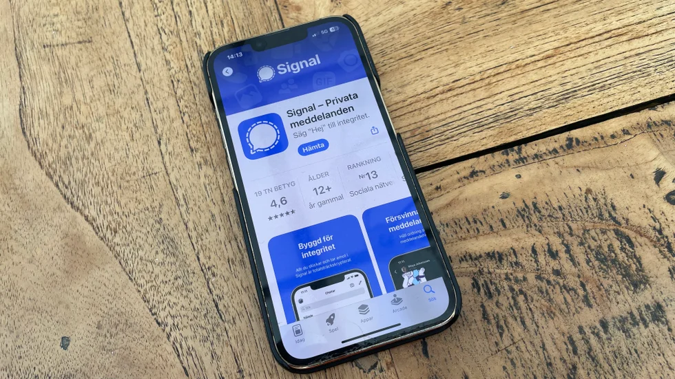 Via krypterade appar som Signal rekryteras ungdomarna från Sverige.