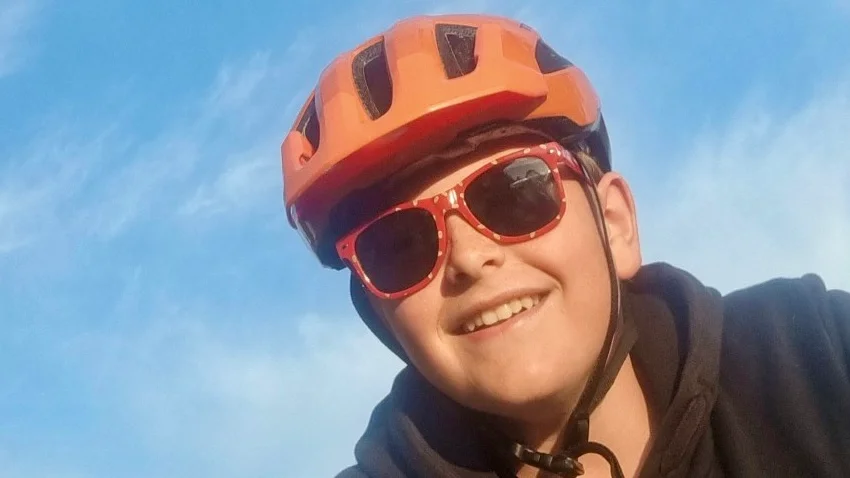 Joar Högberg, 12 år, cyklade drygt 85 mil från hemmet i Arjeplog till Hamrånge. "Pappa skämtade litegrann om det och sedan i vintras så ville jag det också", säger han.