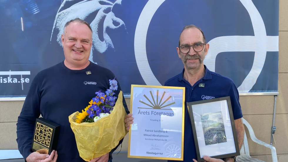 Glada och överraskade vinnare var Sonstorps Mekaniskas marknadsansvarige Mikael Abrahamsson och vd Patrick Sandberg.