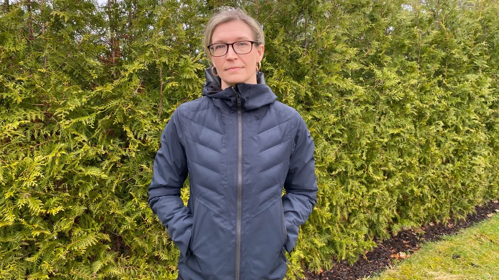 Trebarnsmamman Jenny Nilsson anser att det borde vara obligatoriskt att kunna begära utdrag ur brottsregistret varje år.