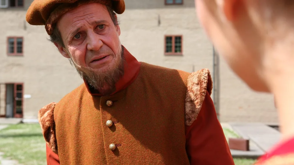 Sten Elfström har avlidit i en ålder av 81 år. På bilden syns han i samband med en uppsättning i Vadstena 2006.