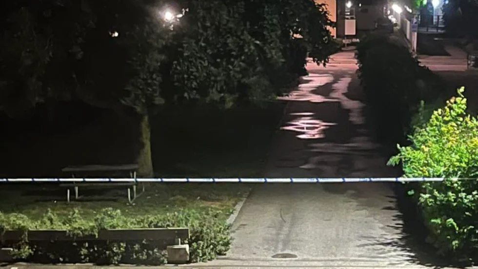 Ett område i de centrala delarna av Linköping spärrades av sent under fredagskvällen och natten till lördag. 