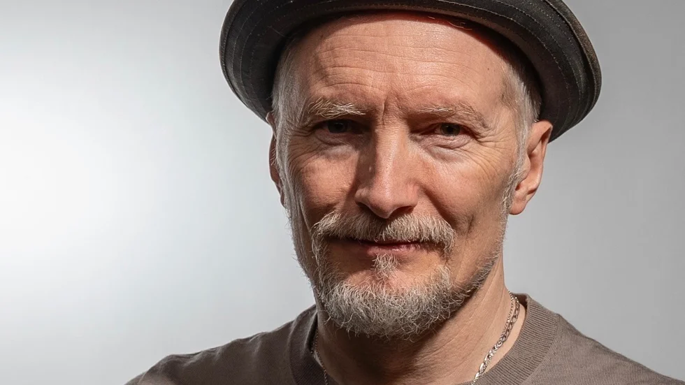 "De är väldigt proffsiga och supertrevliga allihopa", säger Daniel Bror Palm om artisterna i Diggiloo.