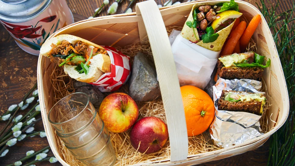 En öppen picknick-korg kan man ta med in!
