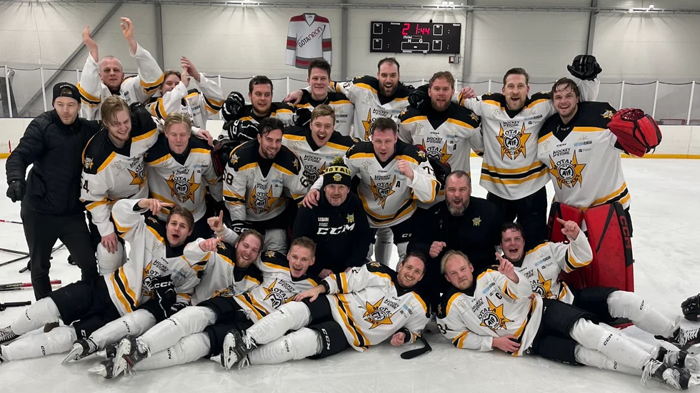 Motala AIF jublade efter att i Vårgårda ha säkrat platsen i division 2. Nu satsar klubben på "supporterspelaren" där privatpersoner ska kunna punktsponsra en spelarvärvning.