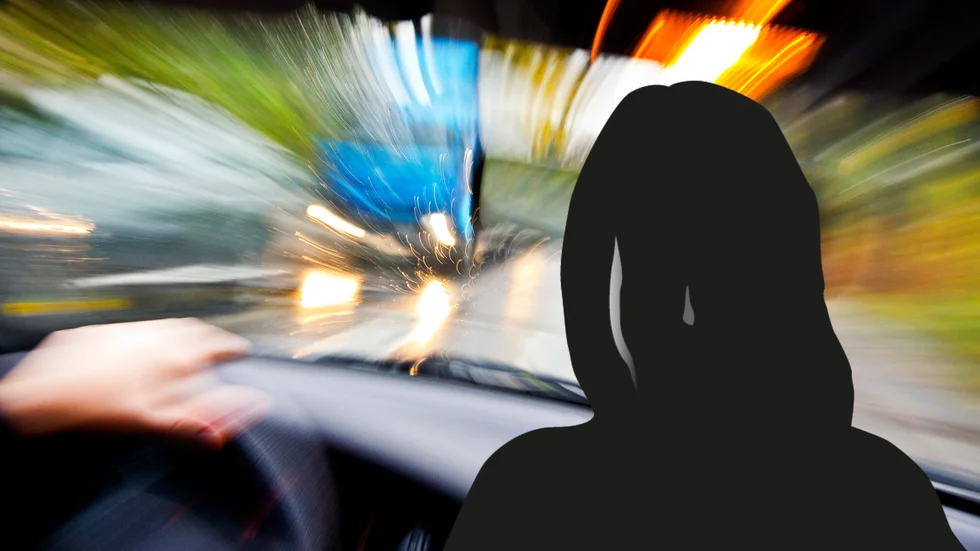 Kvinnan berättar själv i förhör hur hon valde att köra berusad via mindre vägar, eftersom hennes körkort dragits in.