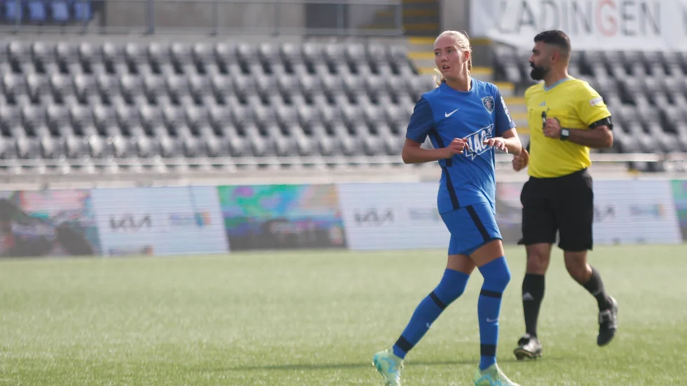 Moa Selling var het i Uniteds första träningsmatch för säsongen och smällde in två mål.
