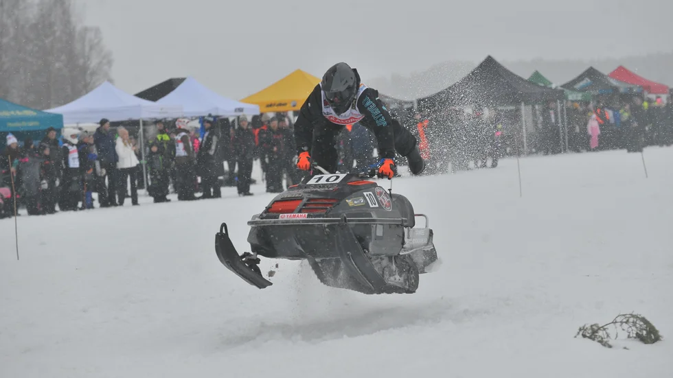 Team Kåba racing fick sig en liten flygtur tidigt i Lakkaloppet.