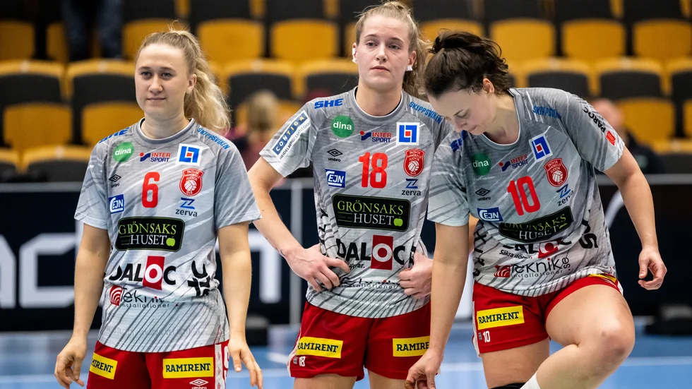 Ida Lindlöf (till vänster) värvas från Skövde till Boden Handboll.