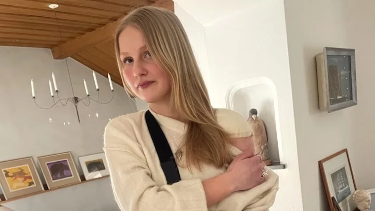 Ellen Aarnio efter att nyligen ha opererats. Nu ska vänstra axeln förhoppningsvis sluta hoppa ur led.