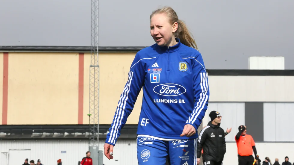 Elin Friström är en viktig kugge som ledare och försvarschef i Dalhem. Nu har hon efter en tids funderande bestämt sig för att spela vidare.