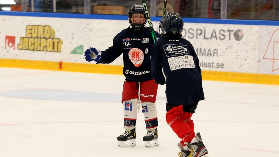 Jubel under ett träningspass på tisdagseftermiddagen.