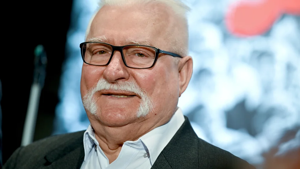 Lyssna på Lech Walesa.