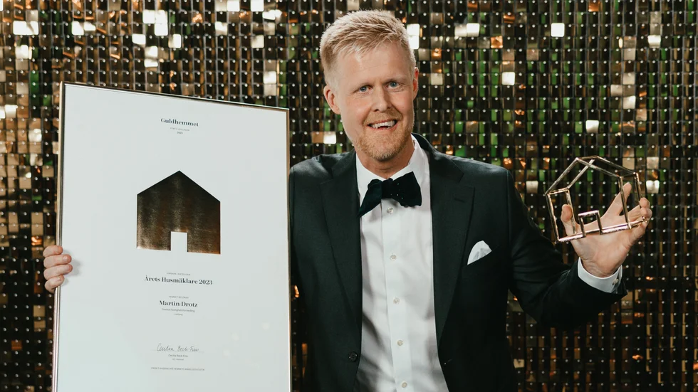 Martin Drotz på Svensk Fastighetsförmedling i Linköping sålde flest villor och radhus i Sverige 2023. Det gav honom titeln "Årets husmäklare" i Hemnets tävling Guldhemmet.