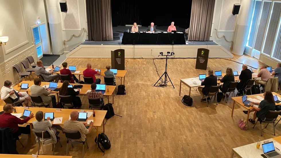I kommunfullmäktiges riktlinjer står det att partistödet ska ”stärka partiernas ställning i den kommunala demokratin”. Däremot finns det idag inget uttalat krav på en lokal partiförening, något som det snart kan bli ändring på.