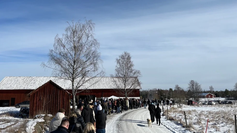 Under förra årets korv och brödrunda flockades så pass många besökare, så det bildades en lång kö till Svart/verkstan utanför Eskilstuna. 