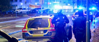 Intensiv jakt efter skjutning – ung man död