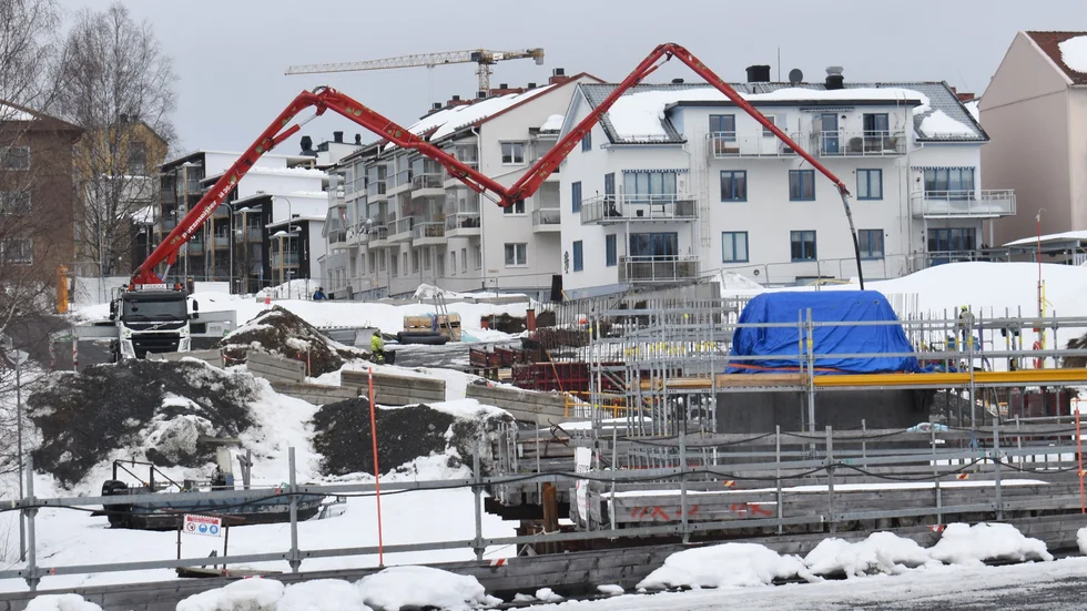 Bygget av karlgårdsbron februari 2024.