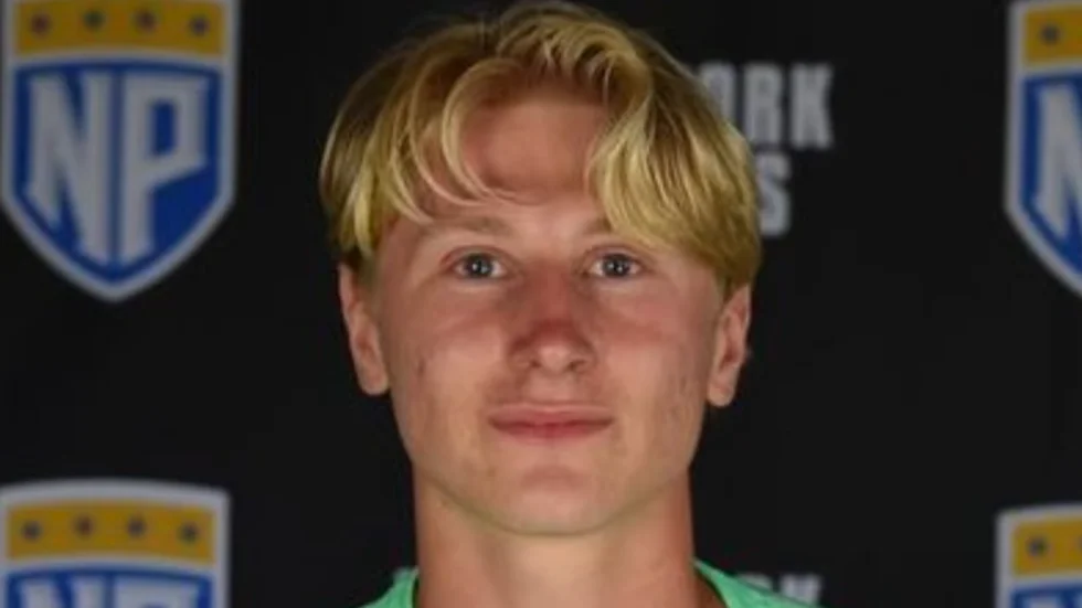 Mariefreds målvakt Alfred Swärd möter sin kompis William Eriksson i fredagens stekheta derby mellan Stallarholmen och IFK Mariefred. De båda vännerna drar sig inte för att pika varandra samtidigt som respekten är stor.