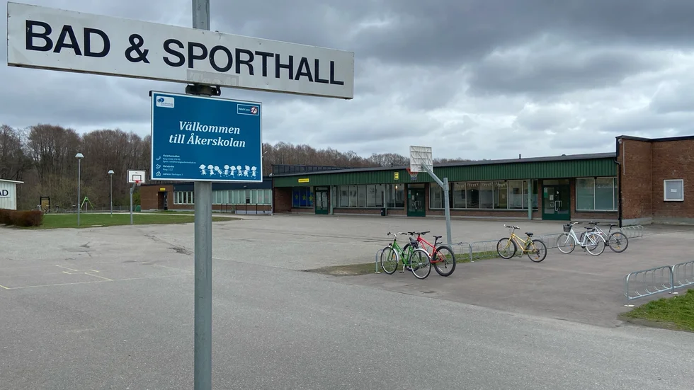 15-åriga Tilia befann sig i badhuset och inte i den vanliga lektionssalen, något som skapade stor oro hos hennes föräldrar som bland annat ringde polisen och letade i Läggesta.
