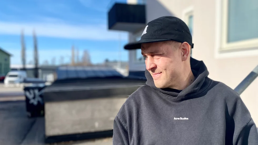 "Det kommer säkert att kännas tomt när jag och tjejen flyger härifrån", säger Juhani Tyrväinen.