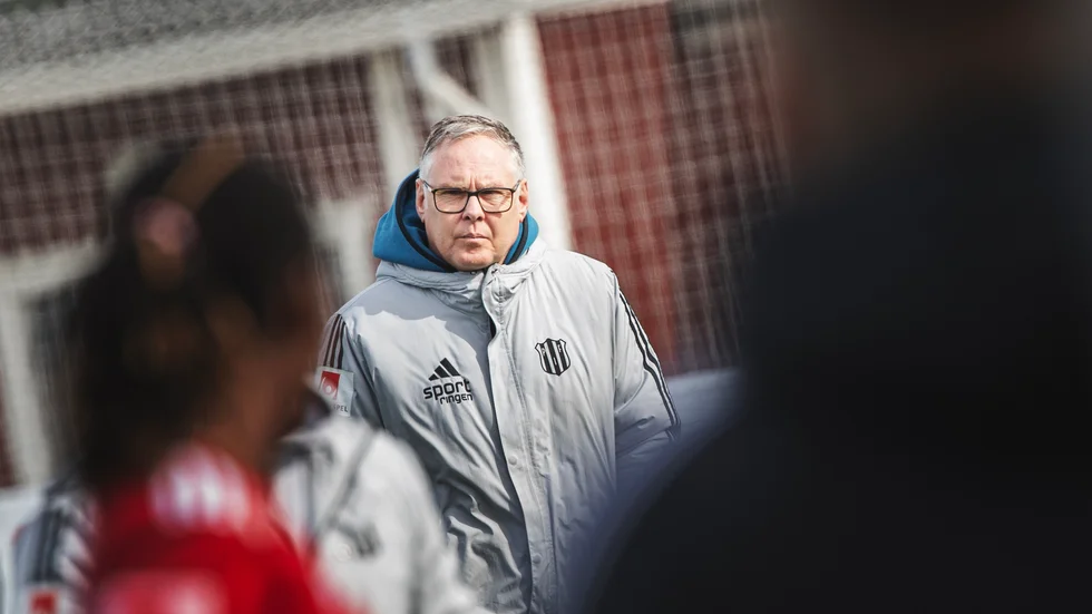 Sportchefen Leif Strandh har hittat en ny tränare i Fredrik Bernhardsson. Det kan bli ännu en ny assistent i PIF-staben.