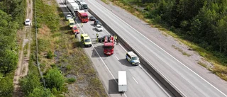 Långa köer på E4 efter dubbla olyckor – två till sjukhus