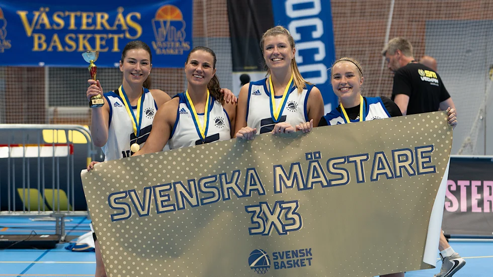 Sofie Ljungcrantz, Norrköping Dolphins, Emelie Ånäs, Sjuhärad, Amanda Tivenius, Alvik, och Estelle Centerstam, tidigare i Mark, blev svenska mästare i streetbasket för andra året i rad.
