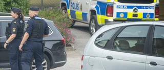 Två personer anhållna efter tillslag i Oxelösund och Nyköping