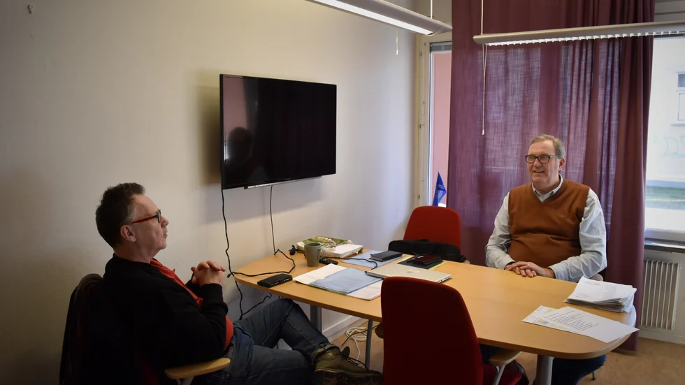 Conny Forsberg (S) och Christer Segerstéen (M) berättar om planerna på att ytterligare bygga ut fibernätet.