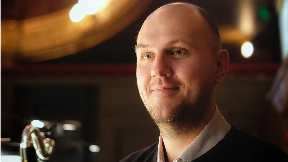 Robert Hegg är Mjölbyklarinettisten som jobbat på Kungliga operan i snart 20 år. På söndag kommer han tillbaka till Mjölby som solist i sin gamla orkester Mjölby ungdomsmusikkår.