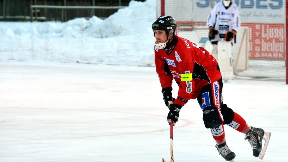 David Walfresson fortsätter en säsong i Tjust Bandy.