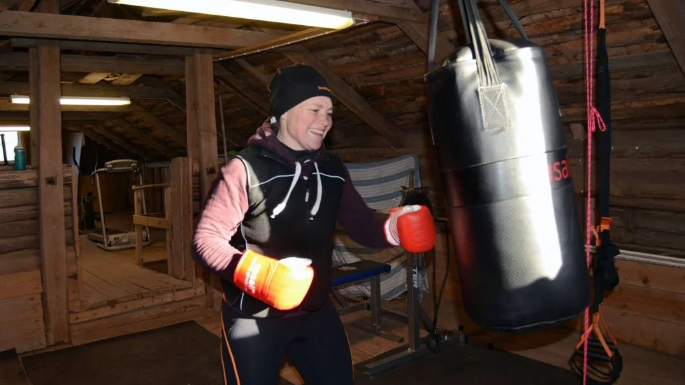 Slår på säcken. Ida Jansson tränar gärna lite boxning på sandsäcken, som ger både puls och kondition.