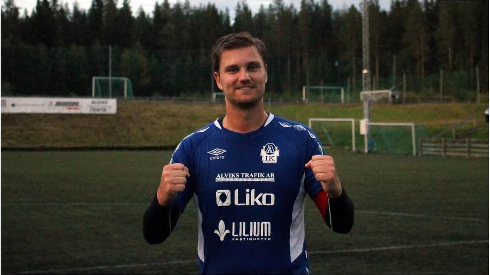 Emil Johansson kan åter le efter två svåra operationer. Han gjorde två av Alviks fem mål i derbyt mot Ersnäs.