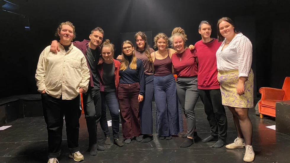 Från vänster: Harald Gerdmar, Kim Gardell, Irma Johansson, Samira Favilla, Linnéa Eriksson, Linn Warnby, Agnes Wessman, Oscar Wagman och Saga Wilhelmsen Lignell.