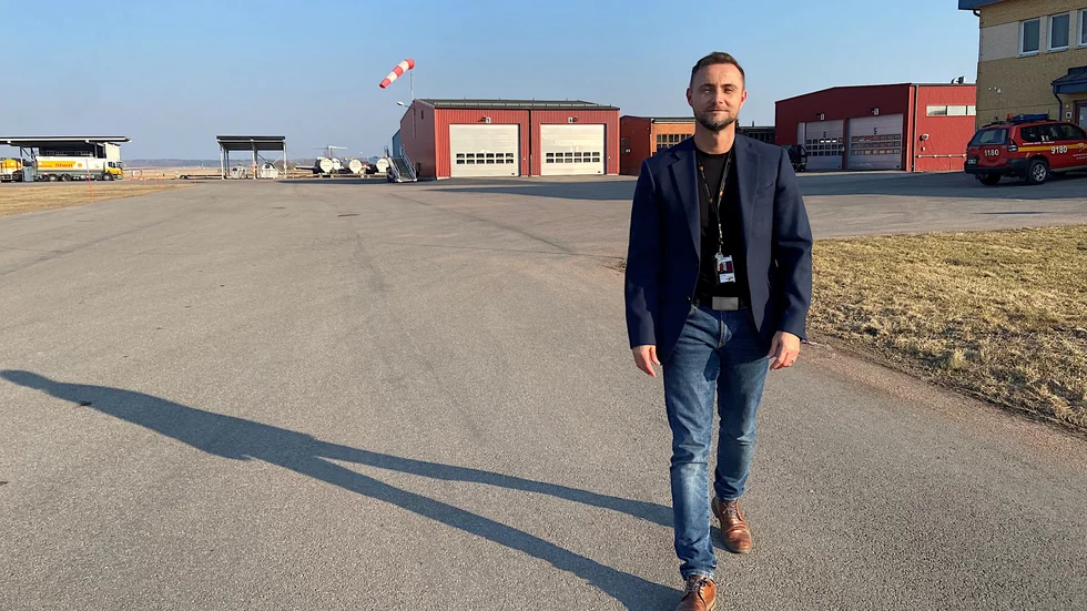27 svenska flygplatser ska drivas fossilfritt 2030. "Vi har stuckit ut hakan i Norrköping och säger att vi ska vara klara tidigare, redan 2024", säger Peter Jansson, tf vd på Norrköping Airport