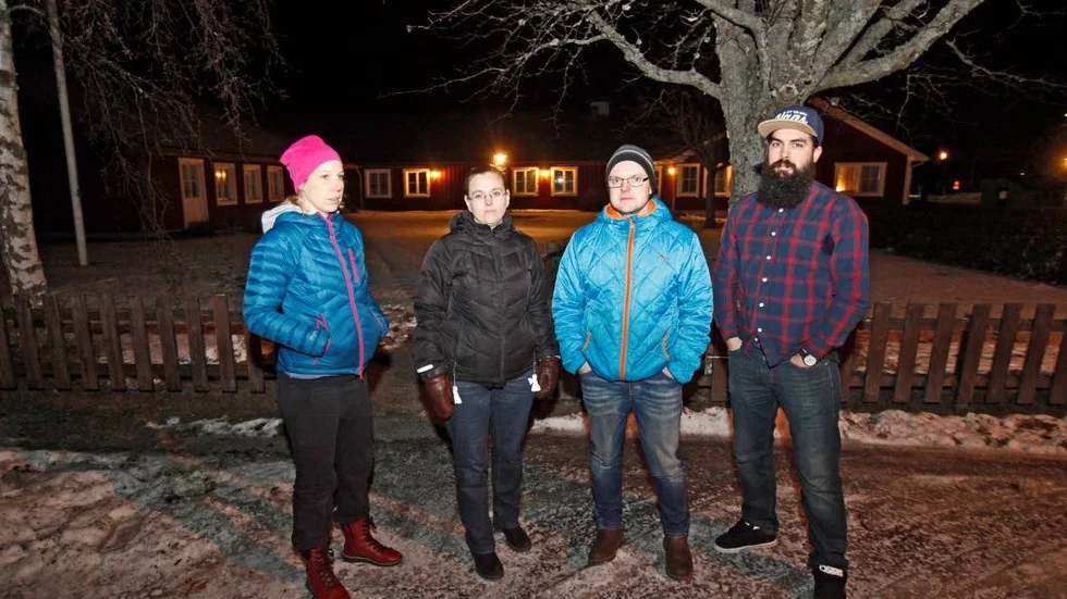 Emot. Martina Wahlén, Anne Lindmark, Niklas Rosengren och  Tommy Pettersson är motståndare till utformningen och placeringen av nya kyrkstugan.