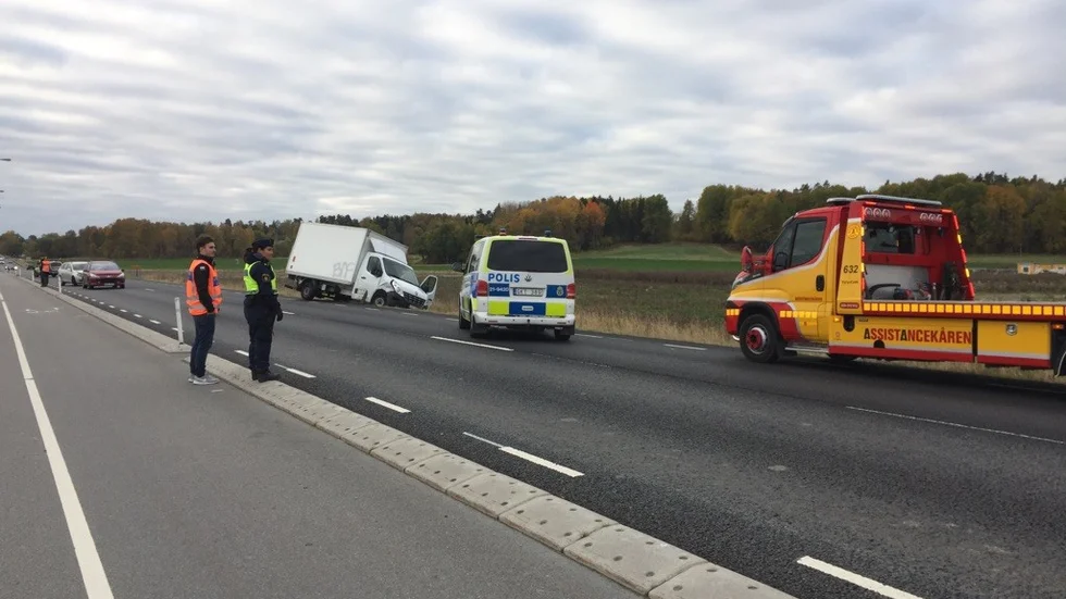 Olycka på Dag Hammarskjölds väg.