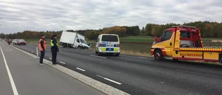 Tre fordon inblandade i olycka Dag Hammarskjölds väg