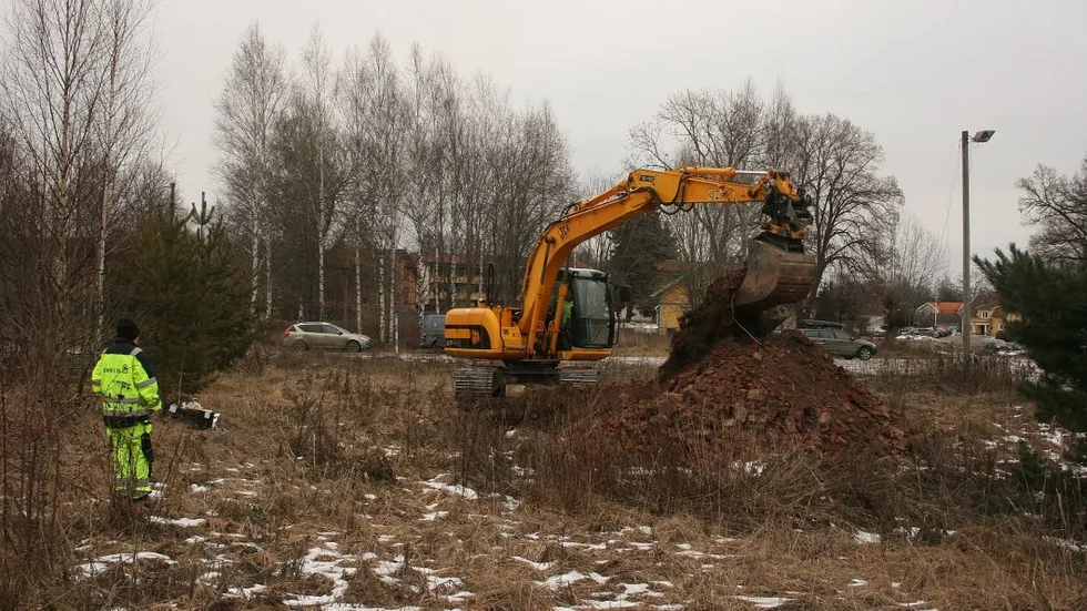 Provgrävningar. Den gångna veckan har det tagits markprover på ett 20-tal ställen i det gamla tegelbruksområdet som är tänkt att ge plats för upp till 250 lägenheter i centrala Heby.