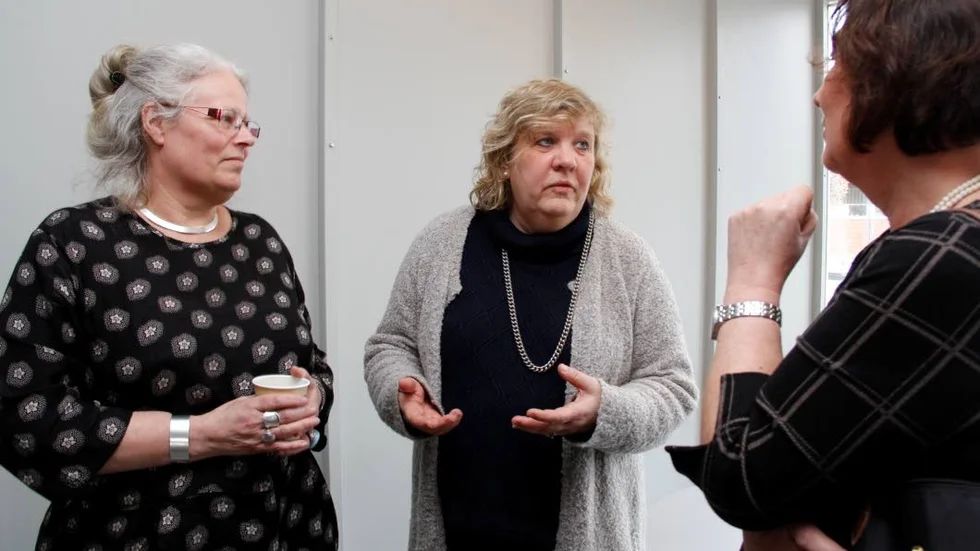 Barnen i fokus. Nationella samordnaren Cecilia Grefve (mitten) vill att barnen ska komma in mer i den sociala barn- och ungdomsvården, och få mer att säga till om. I  Tierp har Randi Graungaard, verksamhetschef för indivd- och familjeomsorg, sett till att det finns välkomnade miljöer för barn inom socialtjänsten. Med ryggen mot kameran står kommunchefen Yvette Axelsson.