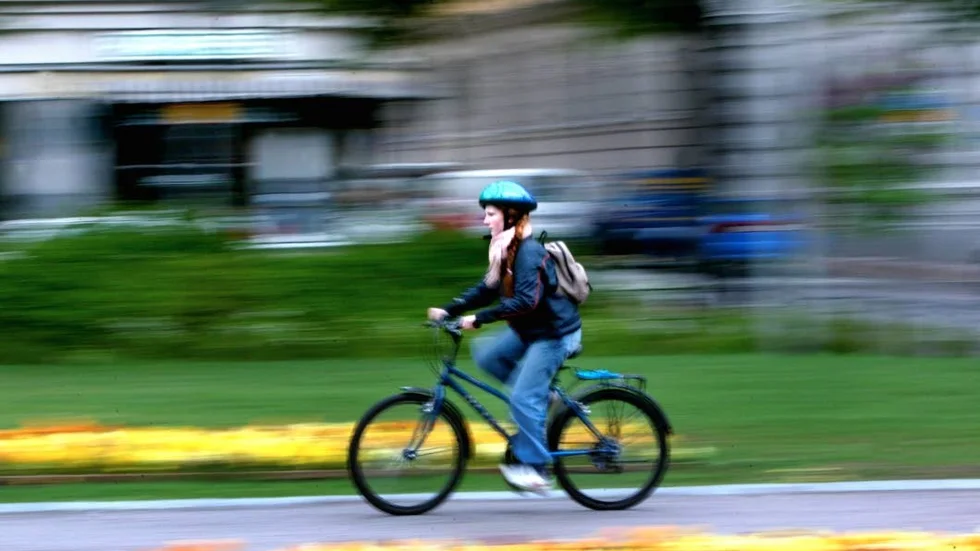 Hjälmtvång. Lag på cykelhjälm för vuxna vore en viktig markering för säkerheten, skriver Gerd Bosaeus.
