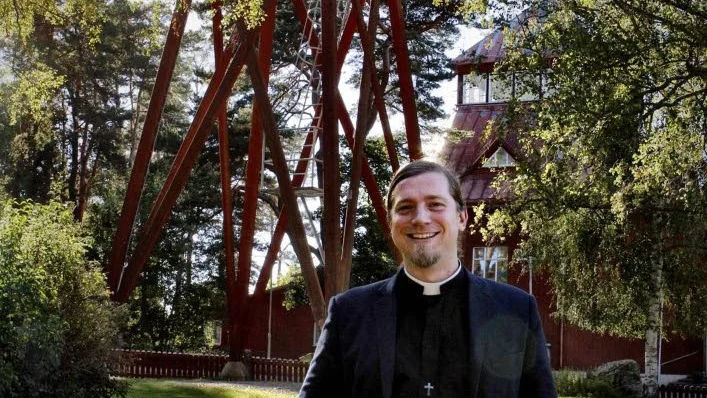 David Silverkors framför kyrkans två pokéstop