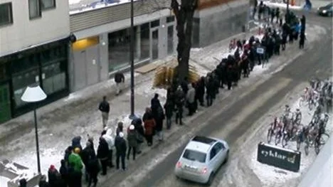 Kö till nyöppnat gym på lördagsmorgonen i Uppsala.