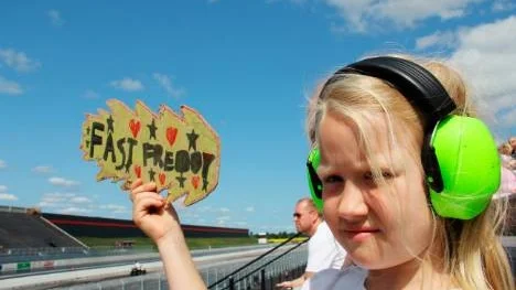 Jacqueline Källström väntar på sin stora idol Fast Freddy.