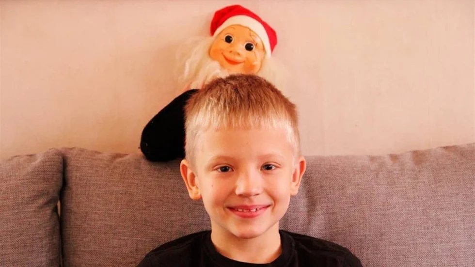 Elliot Löthman vill inte ha julklappar utan önskar att familjen skänker pengar till barncancerfonden istället.