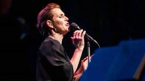 Helen Sjöholm i Uppsala konserthus på söndagskvällen.