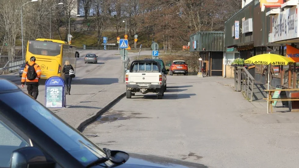 Stråket på Krkogatan mellan trottoarenoch huslivet skall bli ett gaturum för fotgängare med plats för exempelvis uteservering.