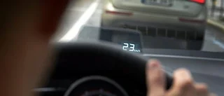 Flickor voltade med stulen bil på E4